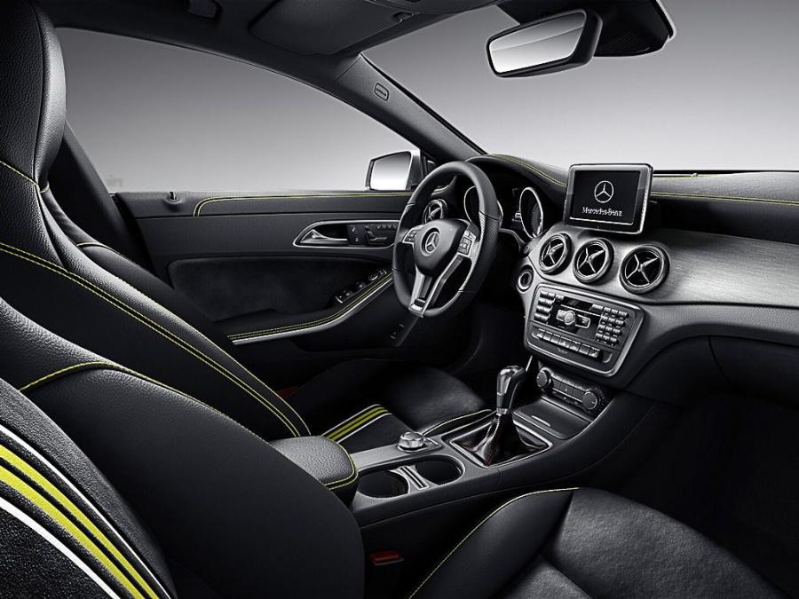 Интерьер Mercedes-Benz CLA250 AMG Sports Package Edition 1 (C117) 2013 года  (фото 29 из 72)